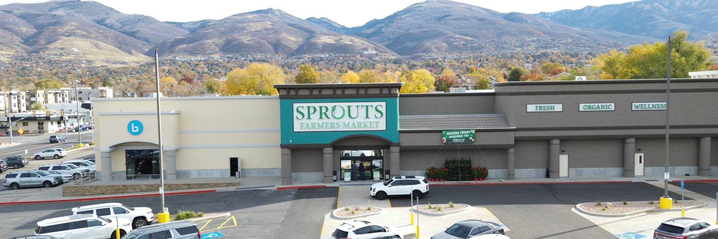 Bountiful Plaza shopping center storefronts